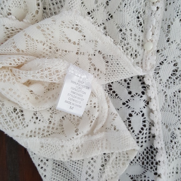 CHLOE K sleeveless lace crop top floral design - Picture 4 of 5